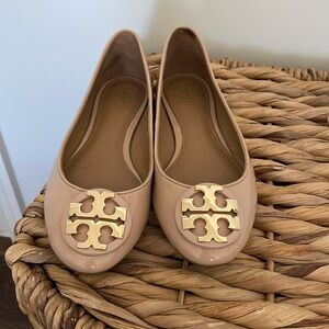 Tory Burch Nude Flats with gold logo, great condition! Worn twice. Size 5